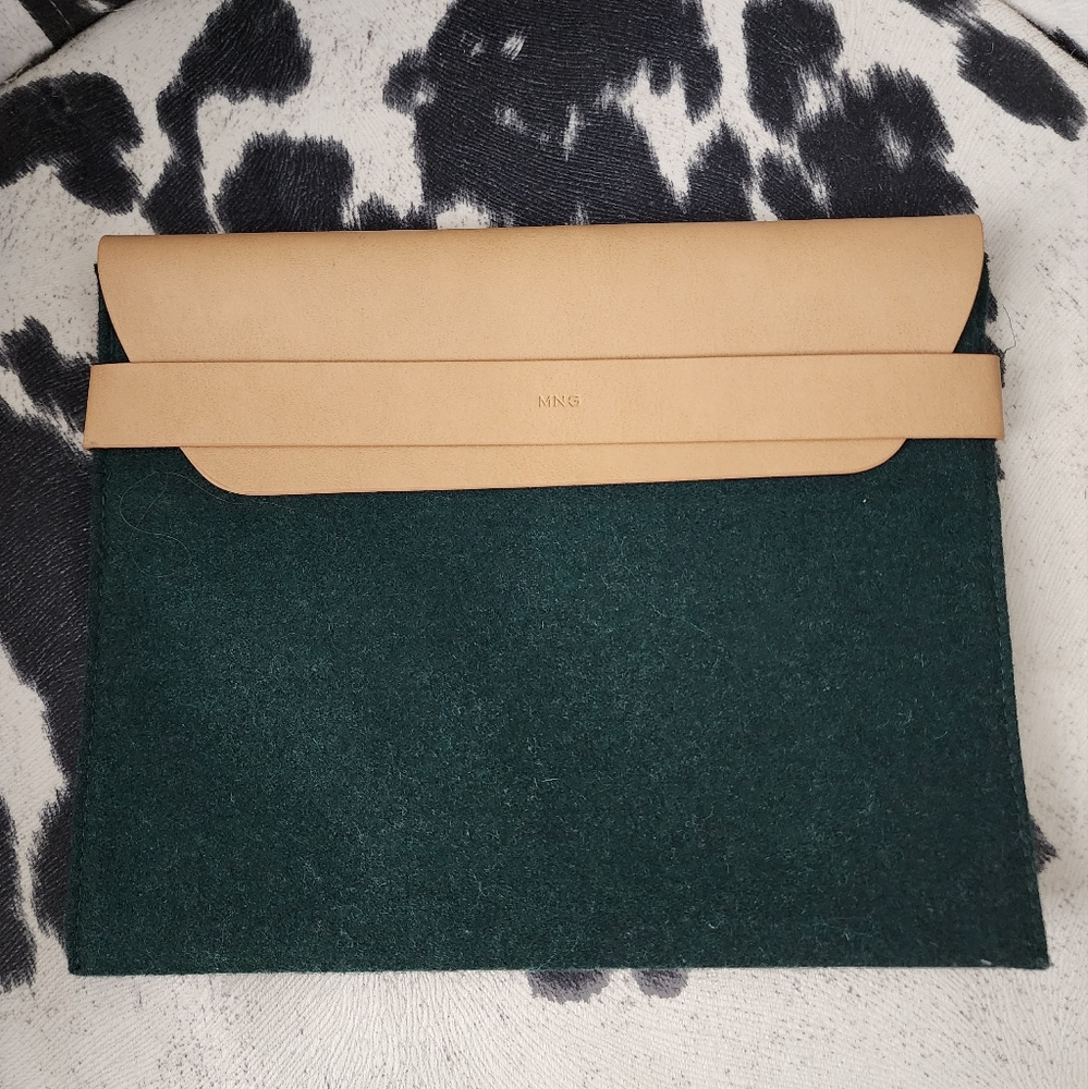 "2" wool Mango envelope clutches with a leather strap / Wristlet